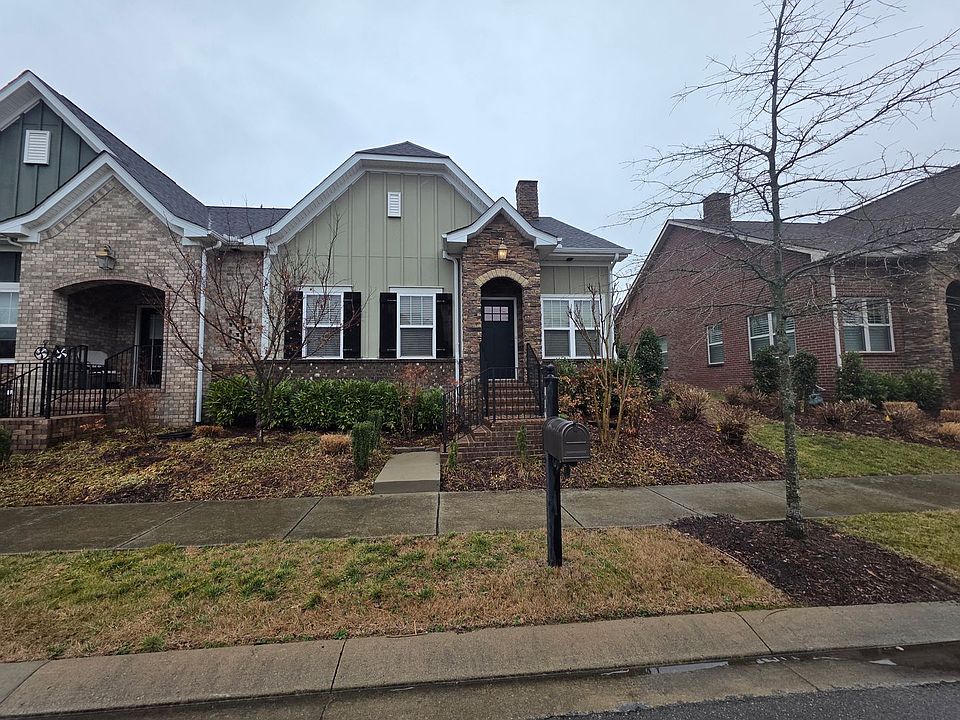 1st image of 419 Carriage House Ln