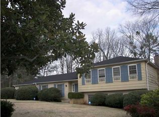 2069 Woodmeadow Cir, Hoover, AL 35216