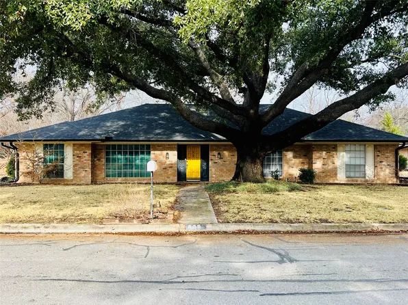 809 Brook Hollow St, Brownwood, TX 76801