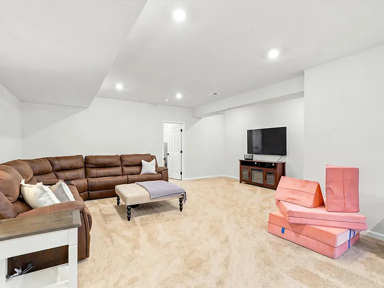 103 Janine Way — Photo 32