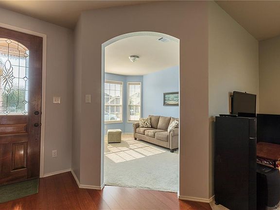 4th image of 933 John Kennedy Dr