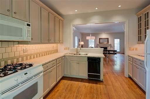 5th image of 100 Jamestown Green Ct