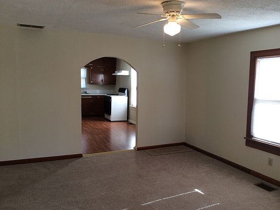 2nd image of 1001 S Foltz St