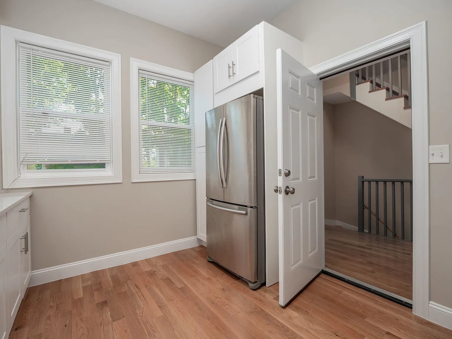 3 bed, 1200 sqft, $3,300 — Photo 3