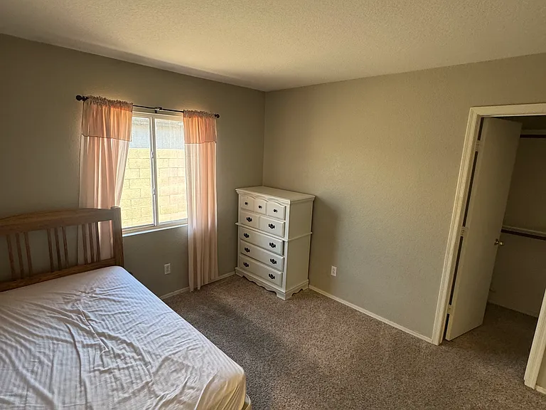5022 E Holmes Ave — Photo 12