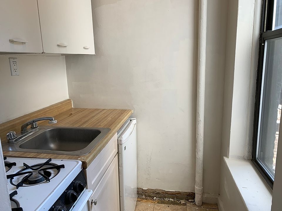 2nd image of 242 E 83rd St
