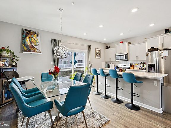 4th image of 2707 Princess Victoria Way