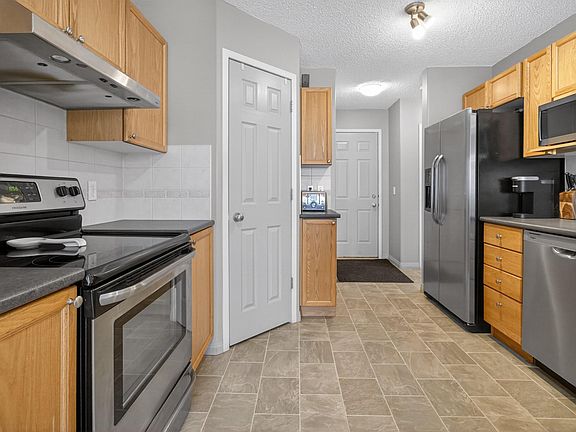 4th image of 155 Crocus Cres #35