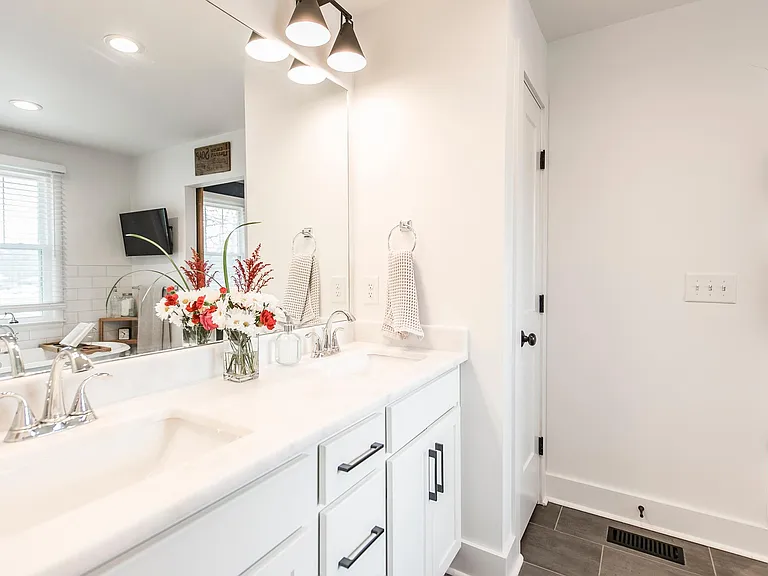 1003 Woods Lake Dr — Photo 47