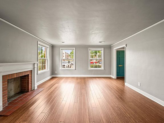 4th image of 117 N Elm St