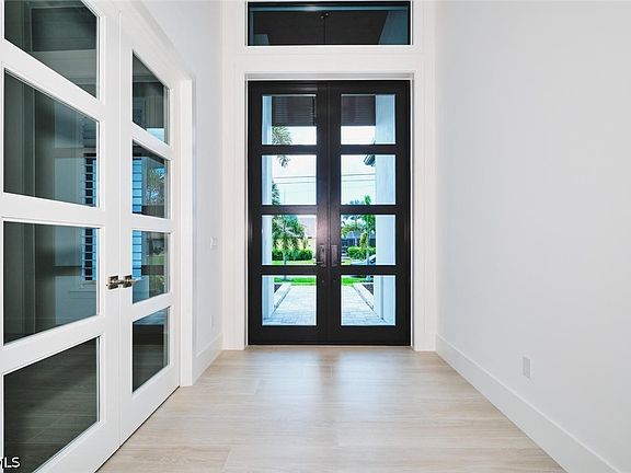 3rd image of 2203 SW 52nd St