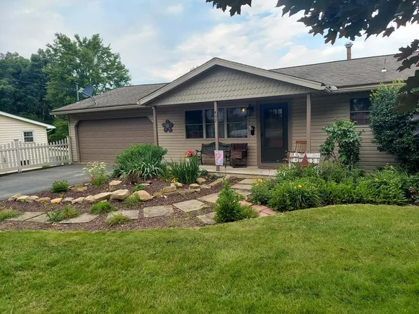 437 Wiley Ave, Franklin, PA 16323