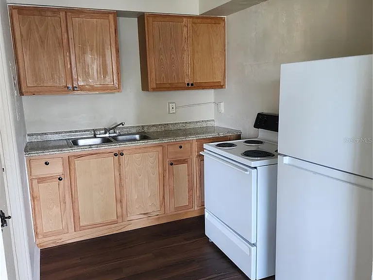 2219 Highland St S #3 — Photo 3