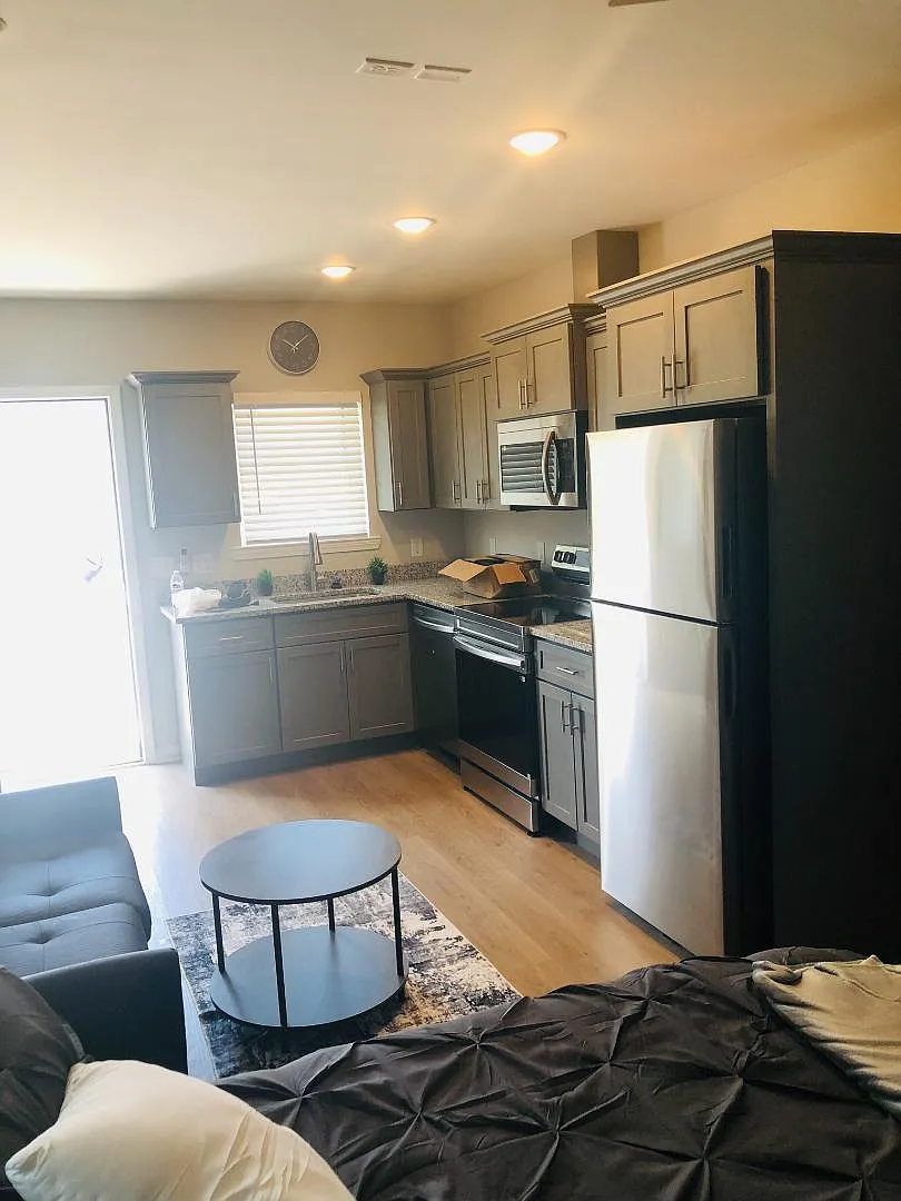 733 W 52nd St - Studio Unit D-1 — Photo 2