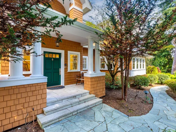 7944 NE 32nd St, Medina, WA 98039