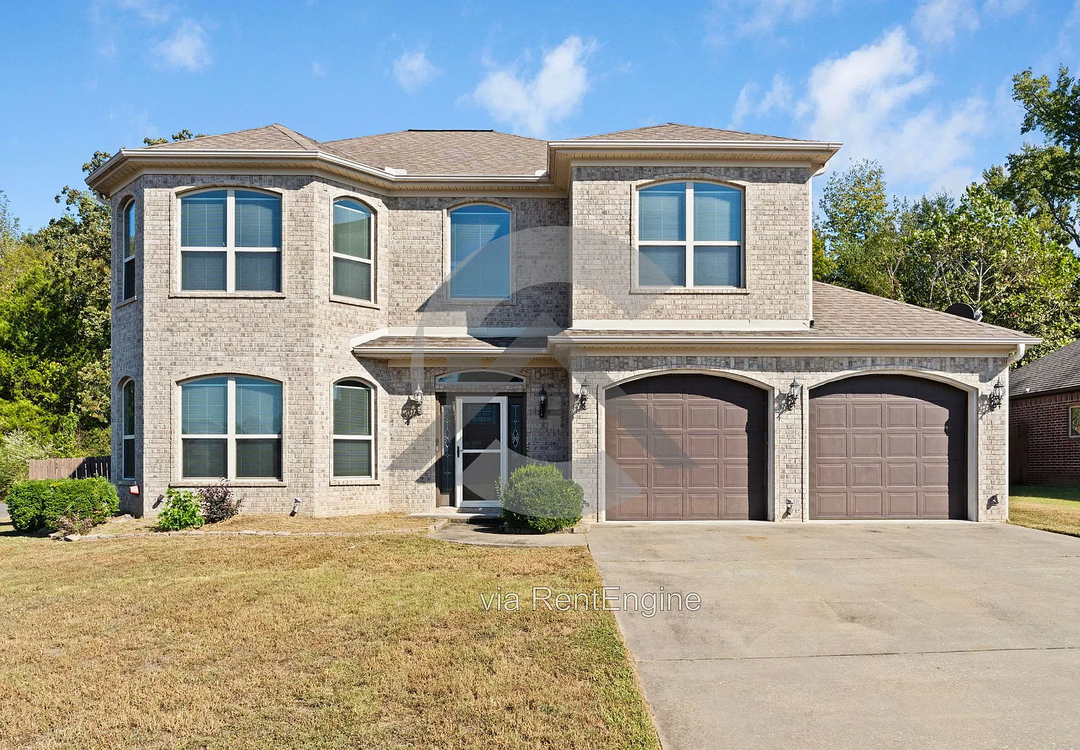 4 bed, 2.5 bath, 2487 sqft, $2,300 — Photo 1