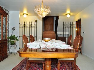 238 Blackhawk Rd, Riverside, IL 60546