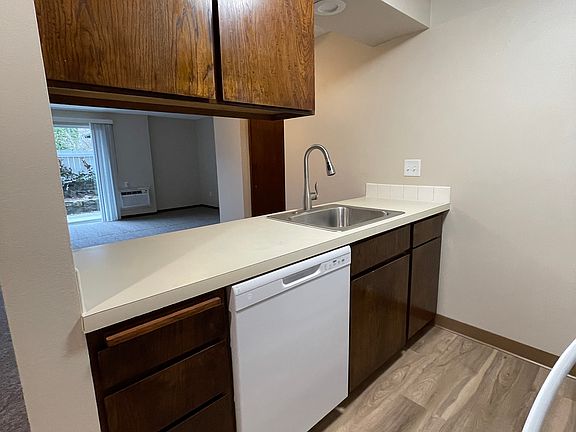 3rd image of 2715 W Euclid Ave #103