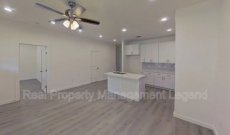 1009 Dubois St — Photo 20