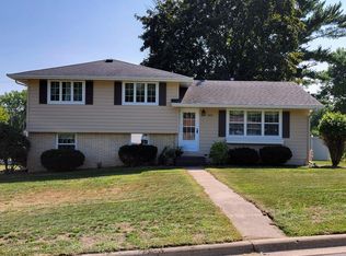 385 Cannon View Dr, Red Wing, MN 55066