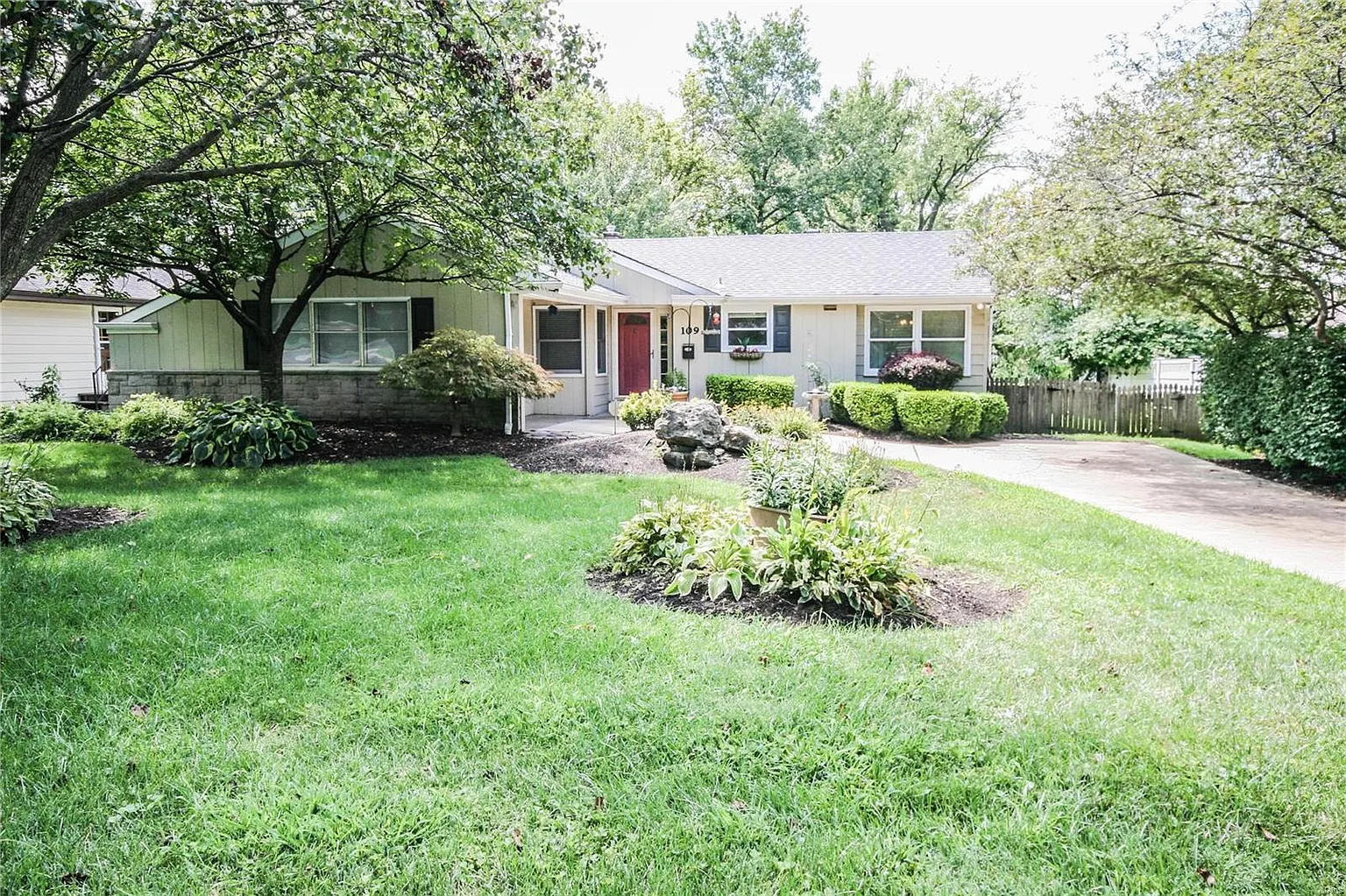 109 Woodridge Rd photo 1