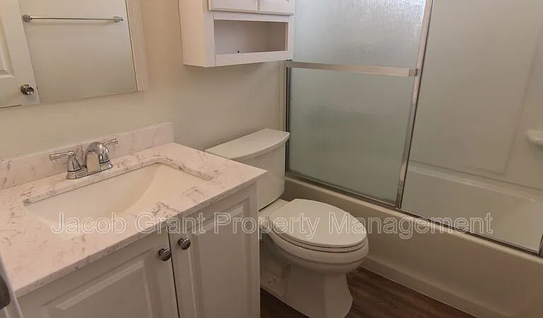 315 James Ave — Photo 10