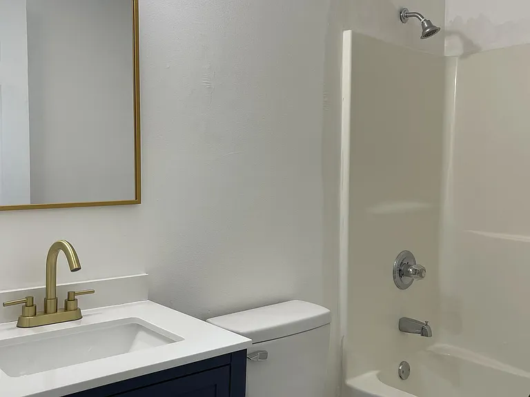 3759 Grace Ave — Photo 6