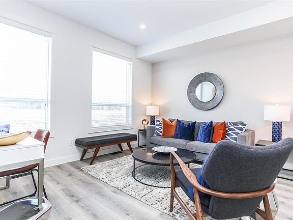 4th image of 610 Academy Way #331