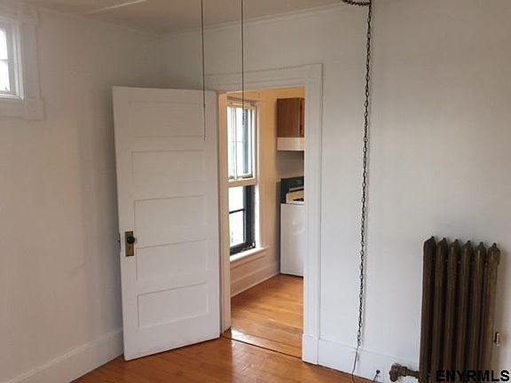3rd image of 158 Washington St APT 4