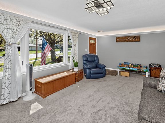 3rd image of 4114 Lower Beaver Rd