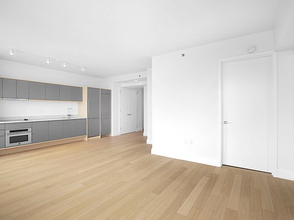 4th image of 10 City Pt APT 25J