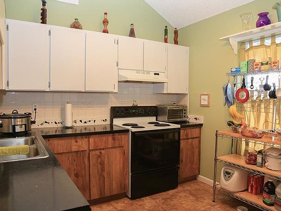 5th image of 3209 Laurel Dale Dr