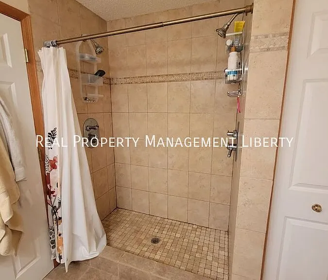 10415 Ponds Way — Photo 3