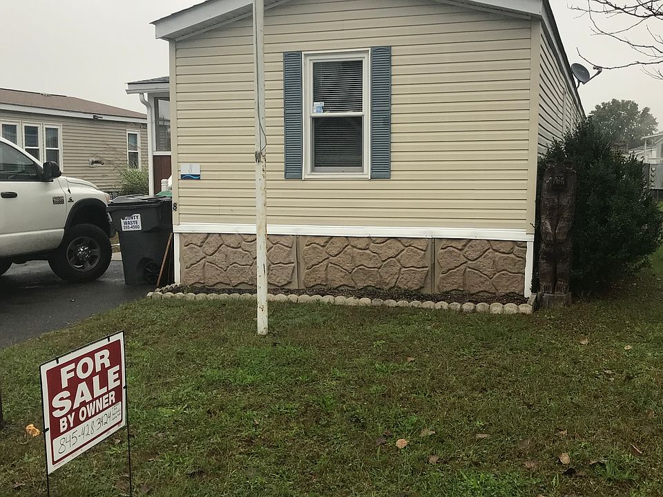 1st image of 8 Carnation Ln