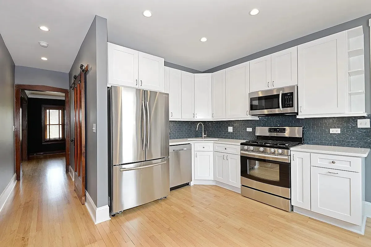 Building Photo - 3400 N Kildare Ave #2F