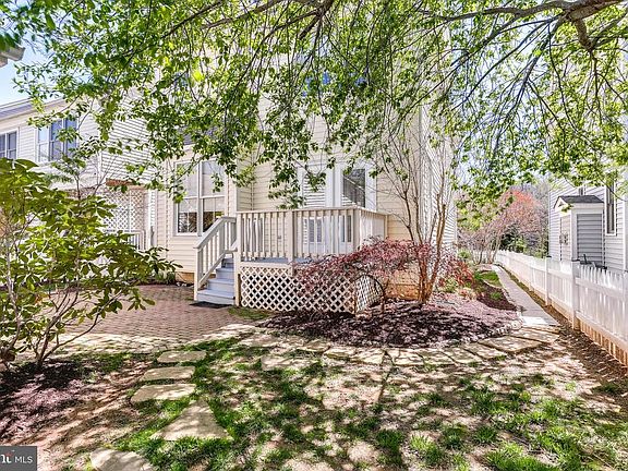 4th image of 213 Creek Valley Ln