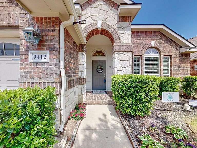 9412 Caliente Dr — Photo 4
