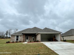 261 Chartleigh Cir, Canton, MS 39046