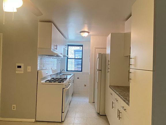 2nd image of 200 Bay 22 St #C1