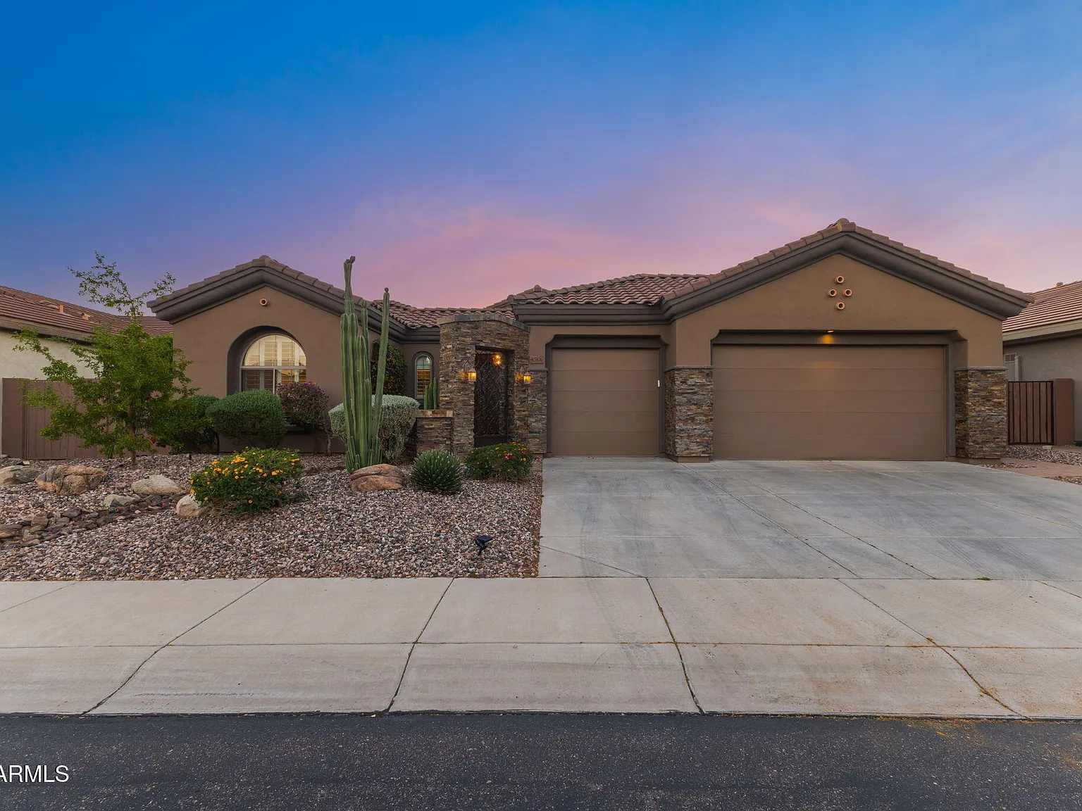 4 bed, 3.0 bath, 2792 sqft, $5,000 — Photo 2