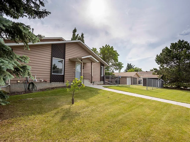48 Greystone Dr — Photo 1