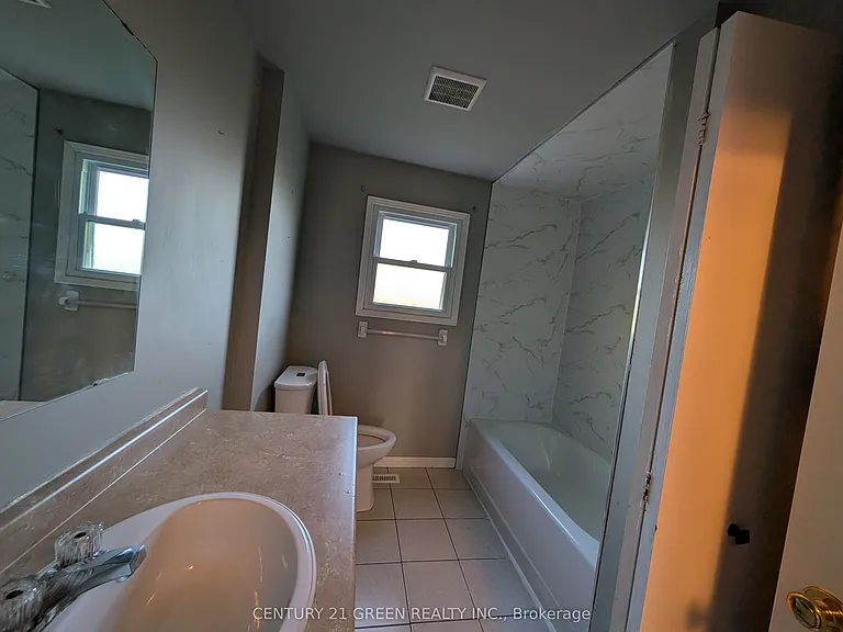 61 Ashley Cres — Photo 23
