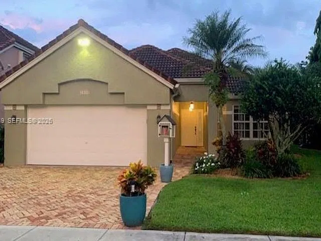 2909 Oak Park Cir