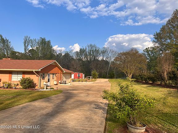 3rd image of 16 Nelson Cir