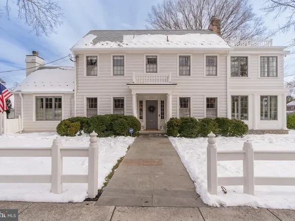 2701 36th St NW, Washington, DC 20007