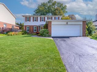 19 Castle Hill Dr, Toronto, ON M1T 2Y2