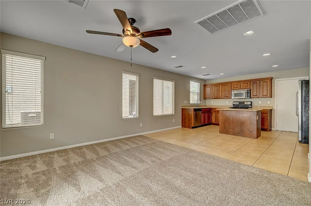 3 bed, 2.5 bath, 1830 sqft, $2,195 — Photo 2