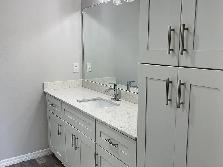 202 NW 25th Pl — Photo 5