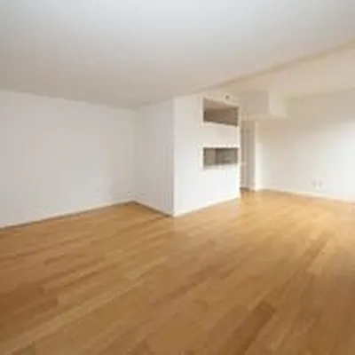 Rented by The Moinian Group | media 26