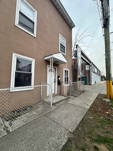 151 7th St Photo 1